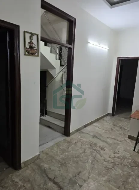 Somya PG in Shalimar Bagh, Delhi — property photo 2