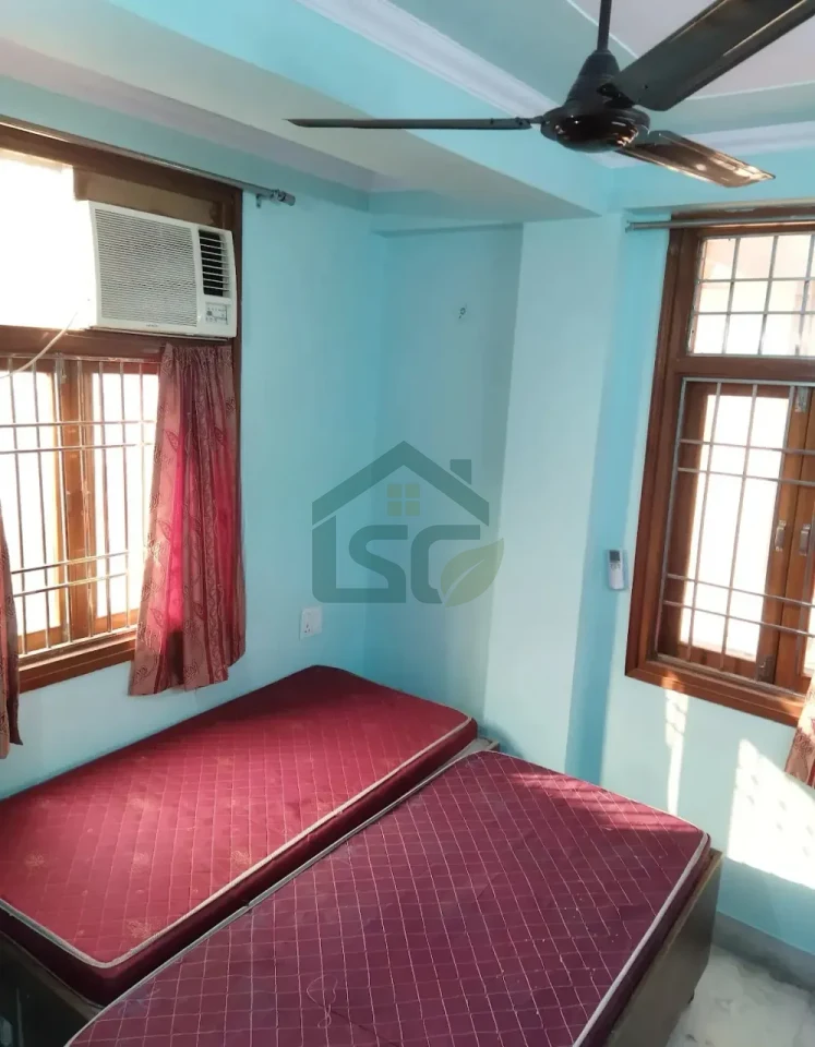 Thakur Niketan Girls PG in Shakarpur, Delhi — property photo 3