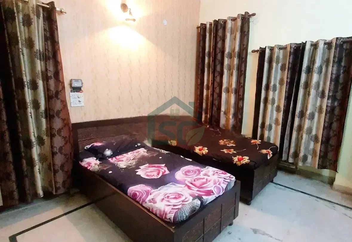 Crown PG in Alipur, Delhi — property photo 1