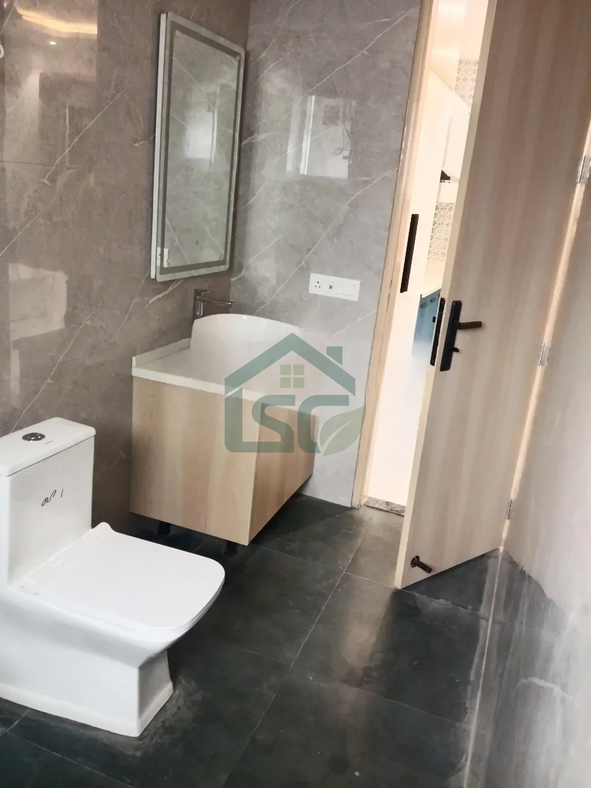 United home's in Sector 43, Gurugram — property photo 1