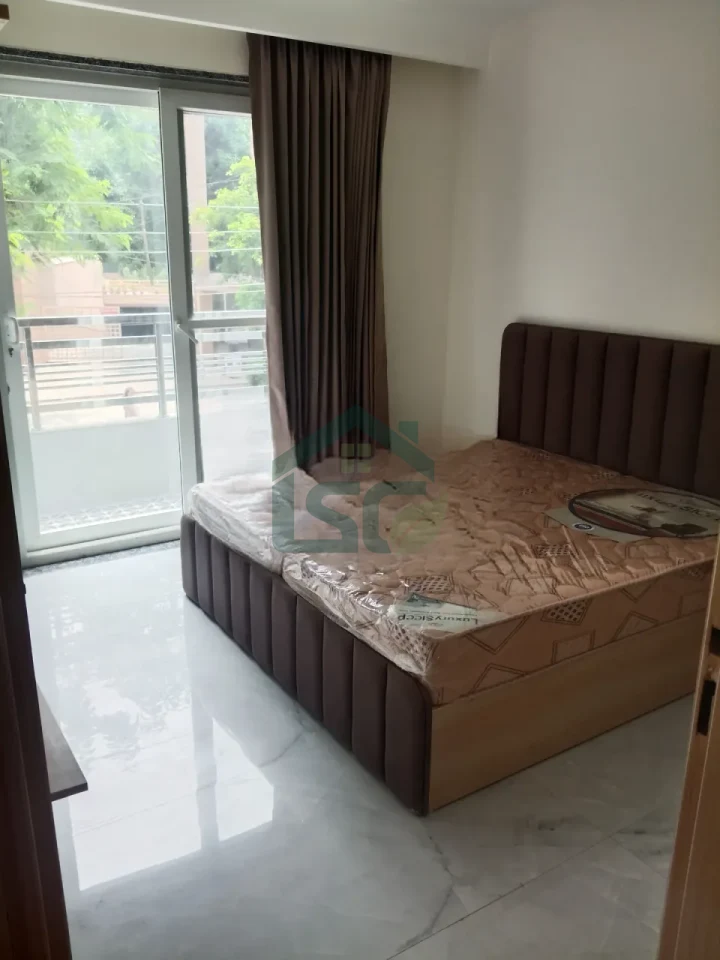 2 BHK In Sushant Lok phase I Sector 43 Gurugram in Sector 43, Gurugram — property photo 3