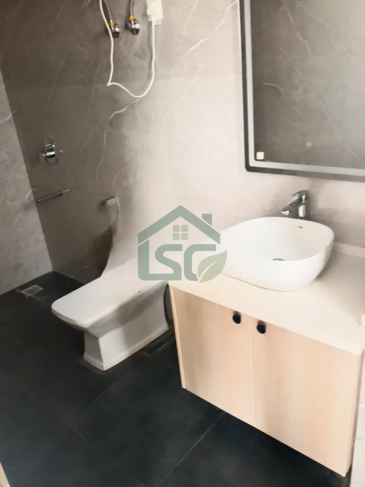 2 BHK In Sushant Lok phase I Sector 43 Gurugram in Sector 43, Gurugram — property photo 2