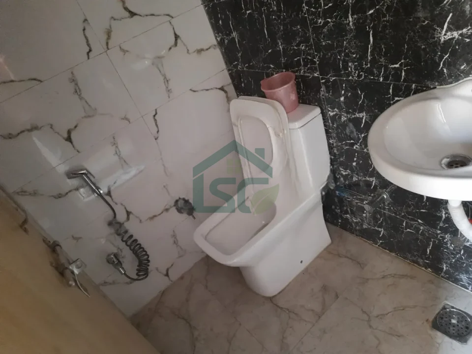 Saraswati niwas PG girls/boys in Shakarpur, Delhi — property photo 3