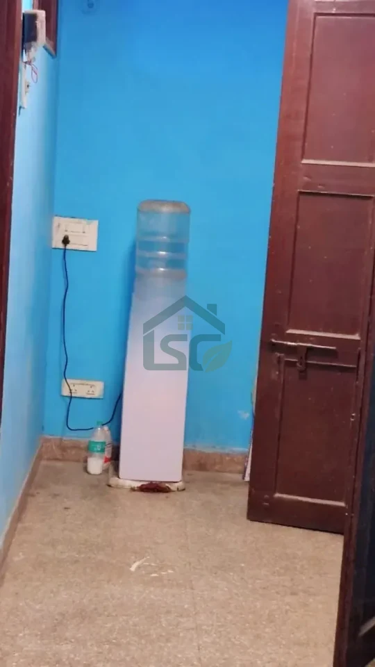 Saraswati niwas PG girls/boys in Shakarpur, Delhi — property photo 2