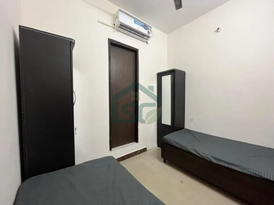 Living hub in Hudson Lane, Delhi — property photo 4