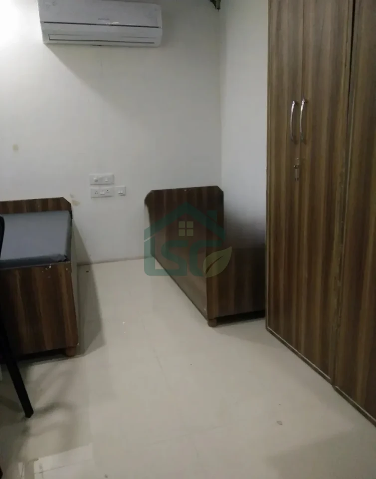 Gupta PG Boys in Chirag Dilli, Delhi — property photo 3