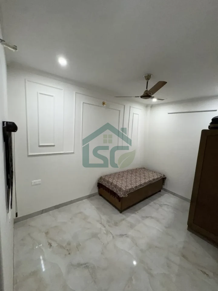 Raghunandan APT. (J block MIG Flats ) in Ashok Vihar, Delhi — property photo 4