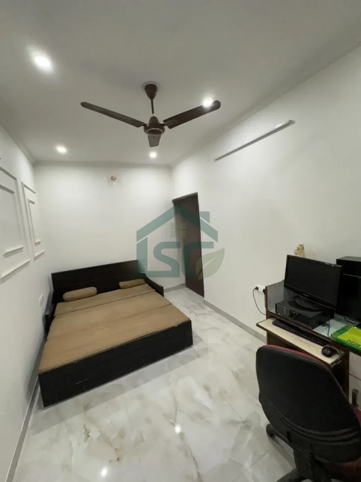 Raghunandan APT. (J block MIG Flats ) in Ashok Vihar, Delhi — property photo 3