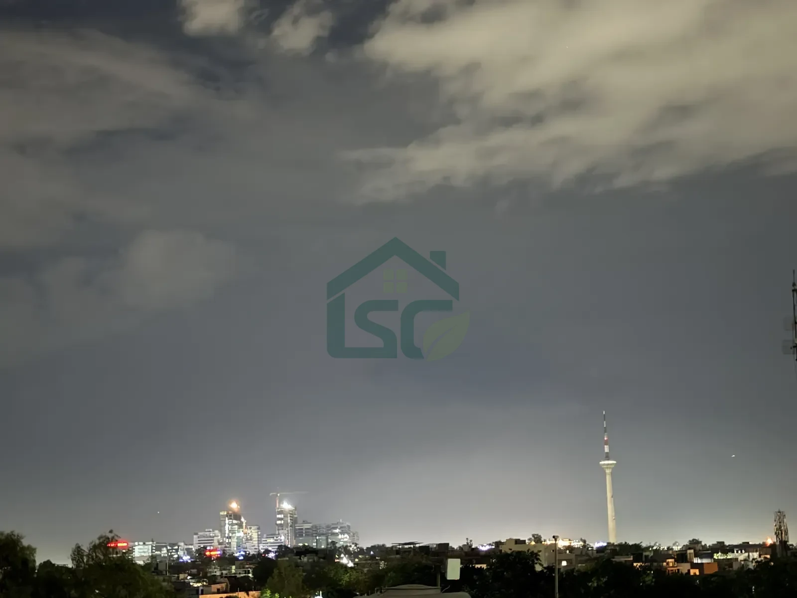 Raghunandan APT. (J block MIG Flats ) in Ashok Vihar, Delhi — property photo 1