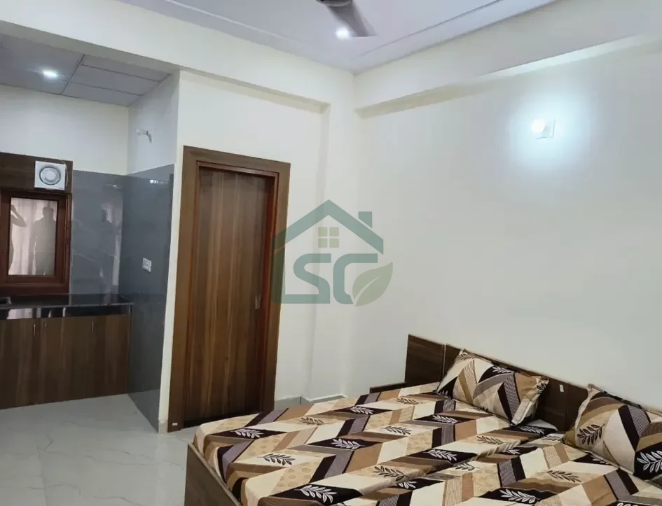 Royal in home stay in Sector 128, Noida — property photo 1