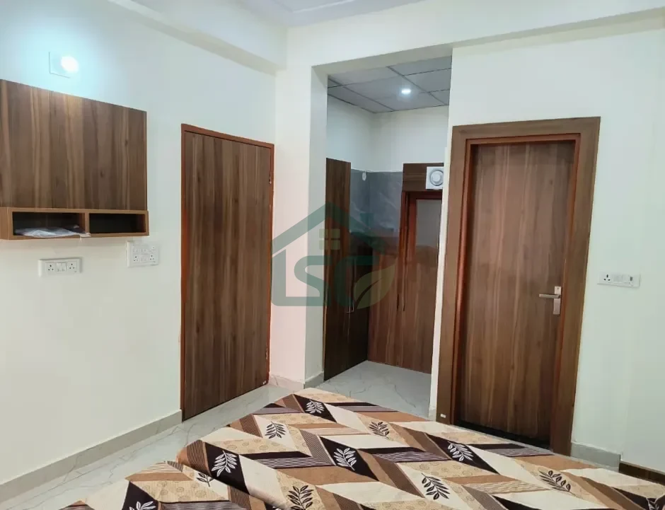 Royal in home stay in Sector 128, Noida — property photo 3