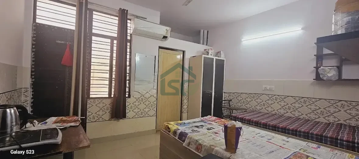 Girls PG Gangabhawan in Paschim Vihar, Delhi — property photo 1