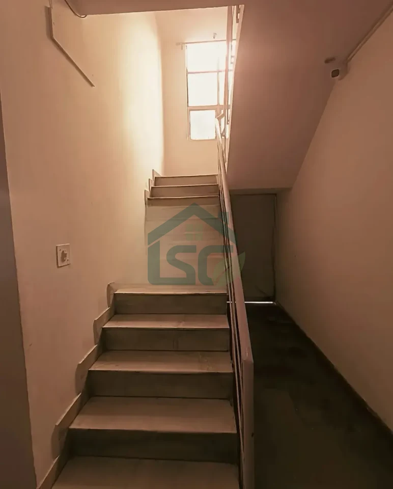 Nk PG Unit 9 in Sainik Farm, Delhi — property photo 1