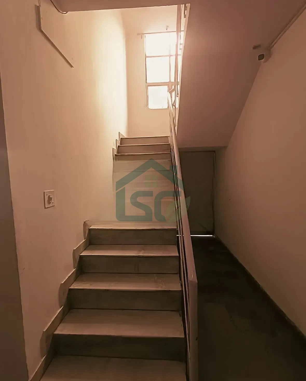 Nk PG Unit 9 in Sainik Farm, Delhi — property photo 1