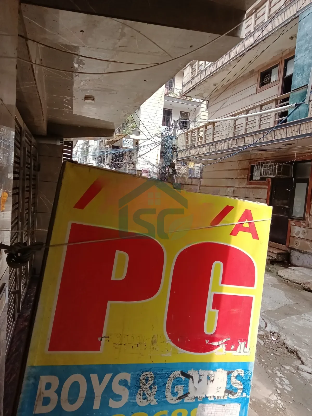 Aditya in Mukherjee Nagar, Delhi — property photo 1
