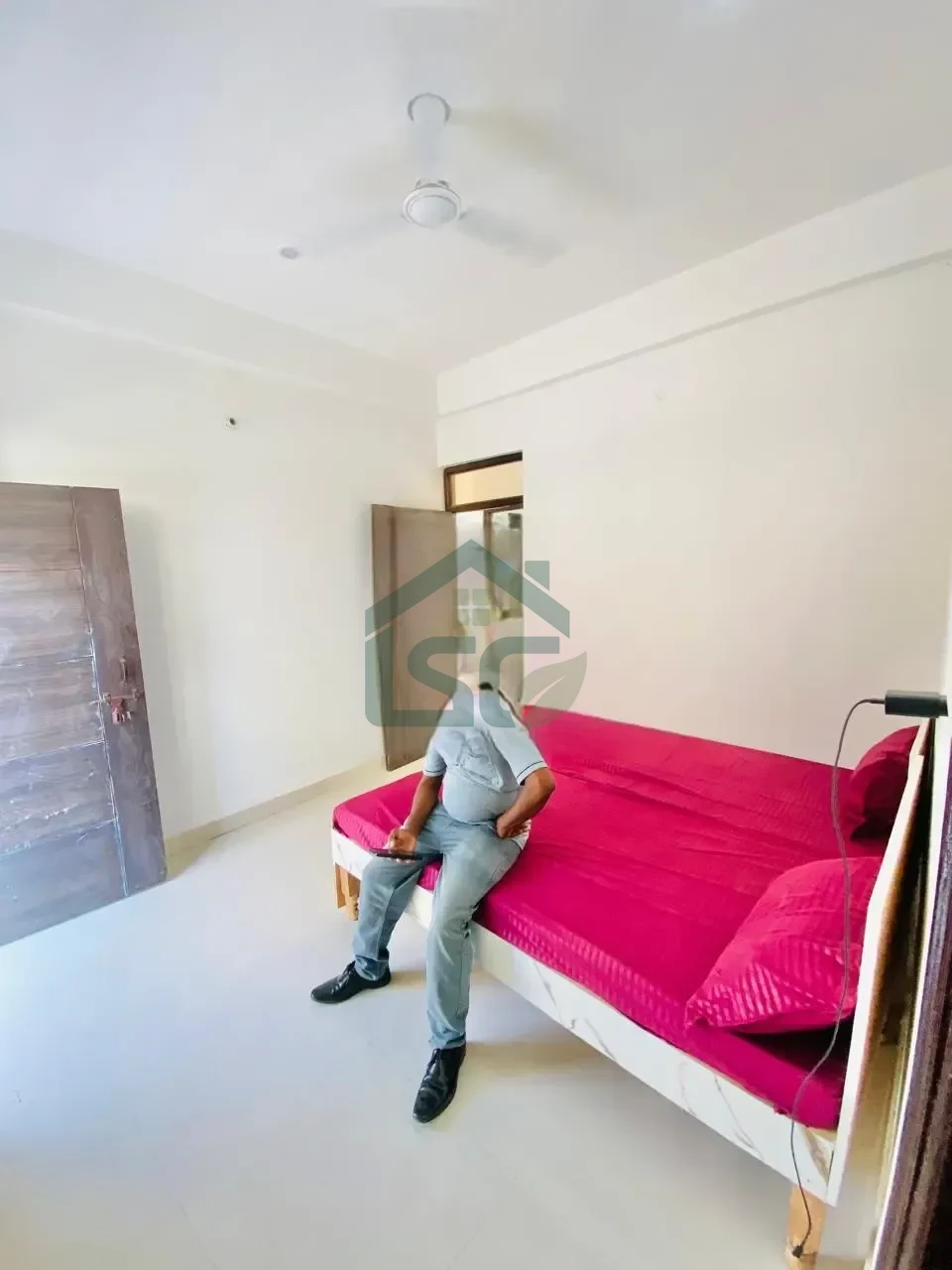 Luxo PG in Yusufpur, Noida — property photo 1