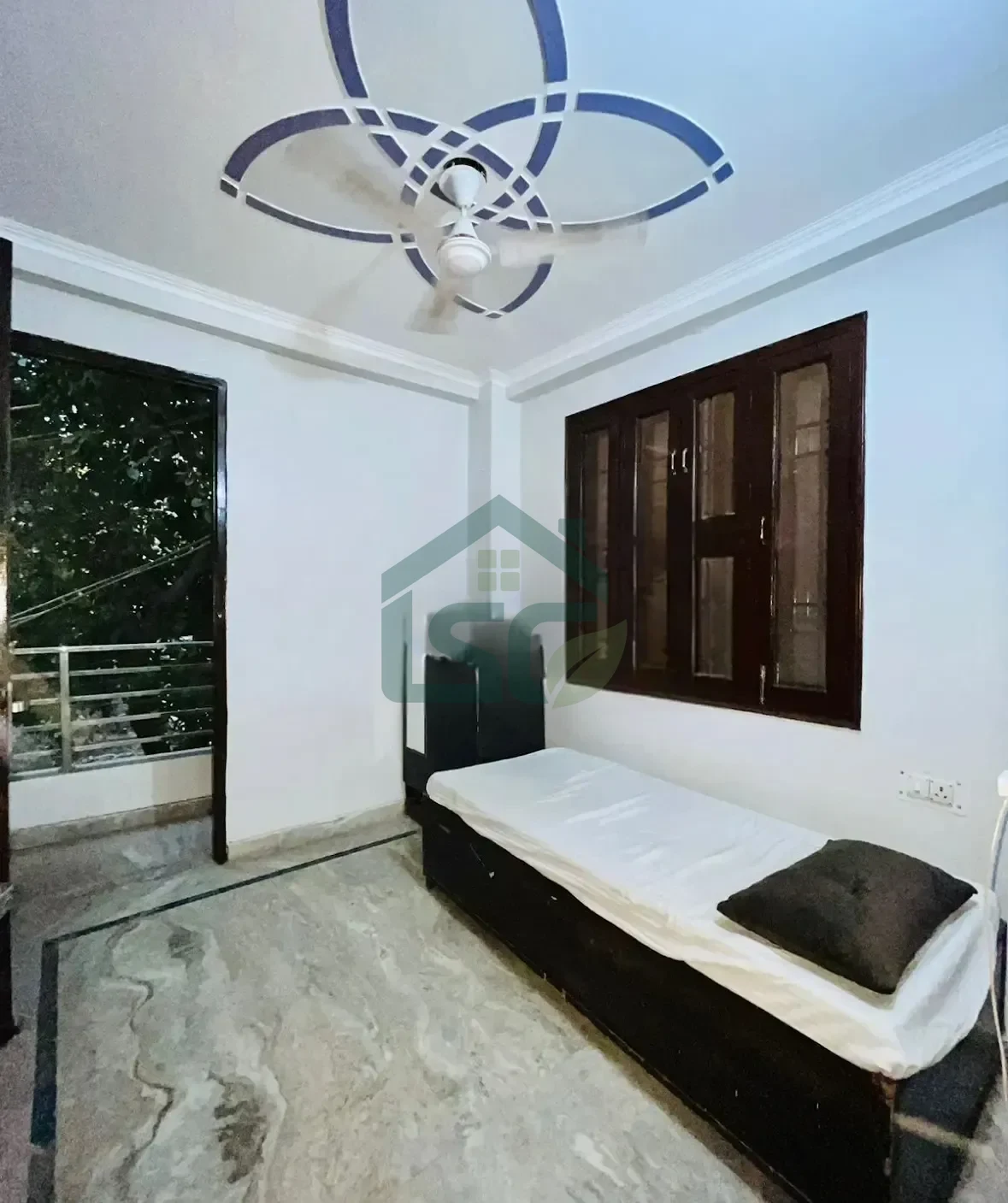 Sharma PG in Manglapuri, Delhi — property photo 1