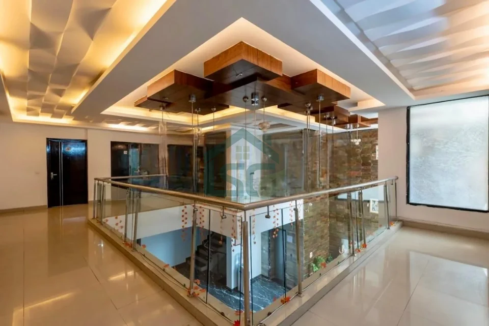 At Elite Villas, Sector 43, Gurgaon