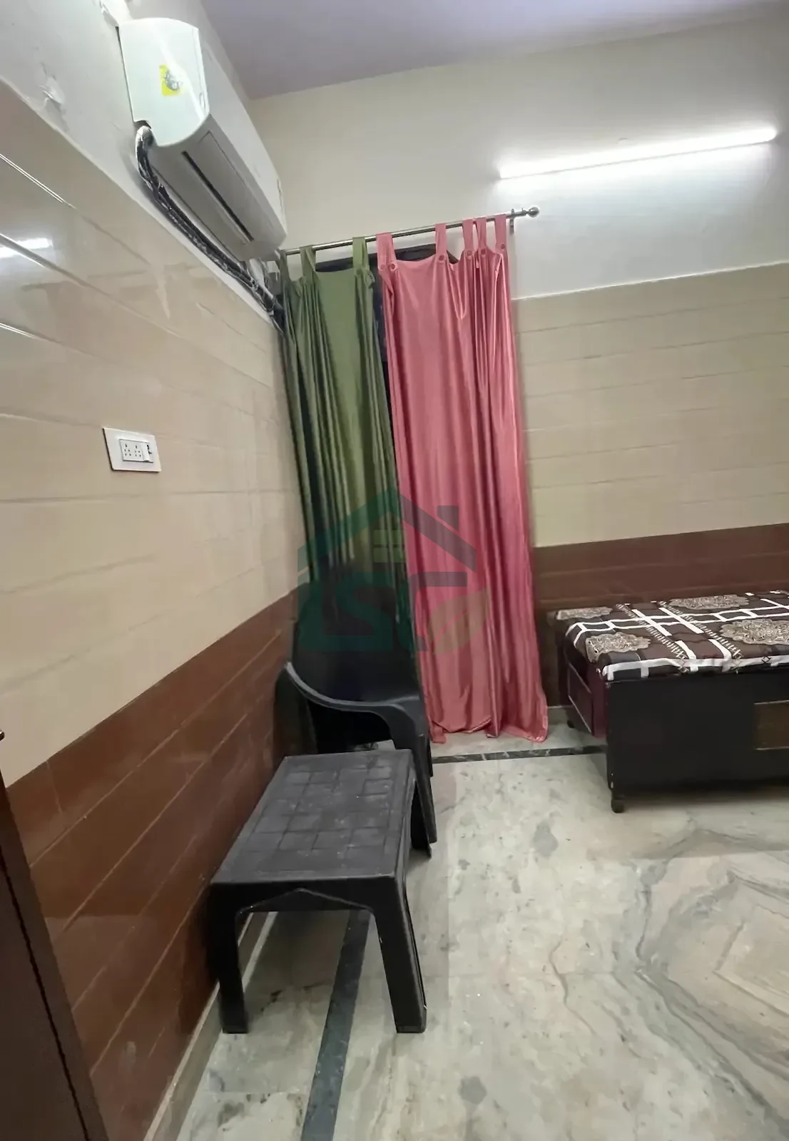 Gugnani Girls PG in Jhilmil Colony, Delhi — property photo 1