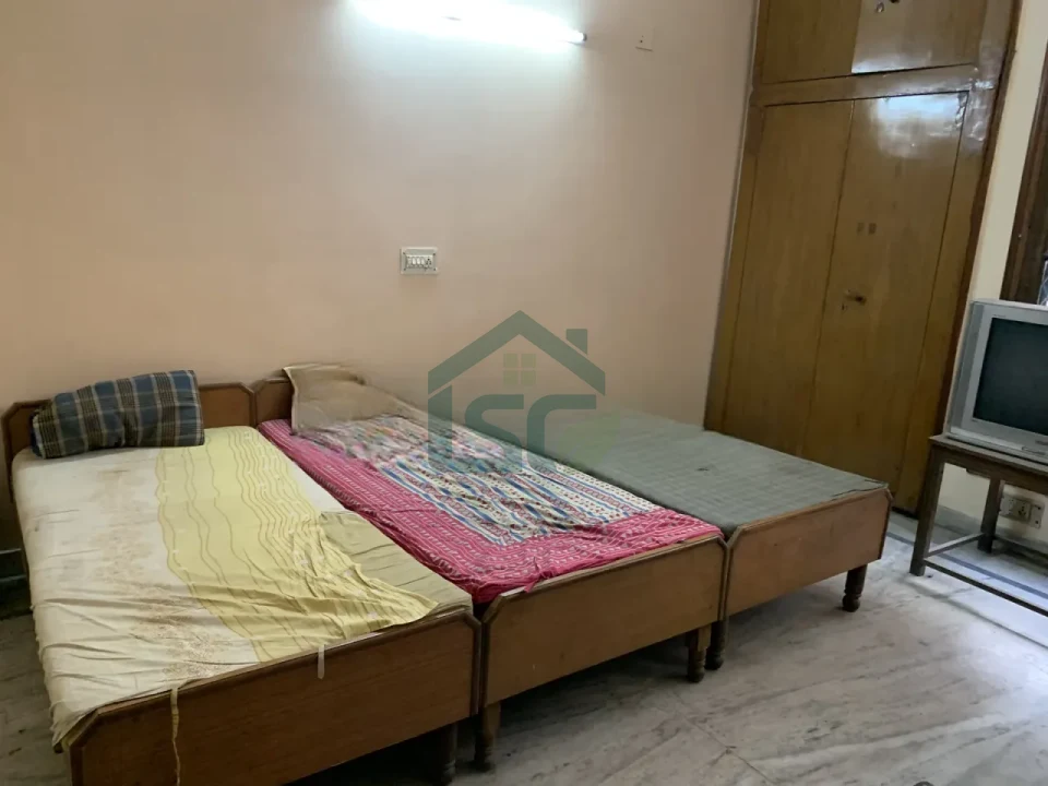 K M Goyal's Boys PG House in Sector 12, Noida — property photo 3