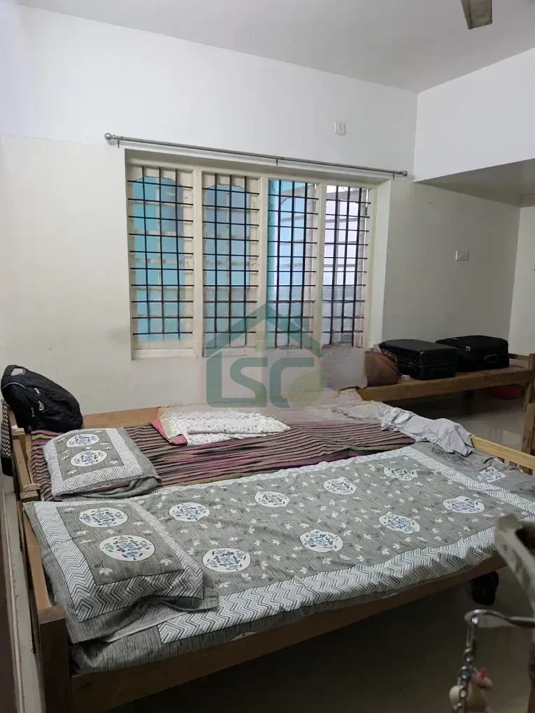At Noor Ladies PG & Home Stay, Pottakkuzhi, Thiruvananthapuram