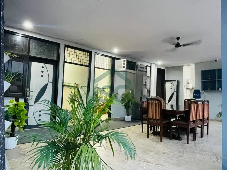 Living hub in Reids Line Delhi Univ Staff Flats, Delhi — property photo 4