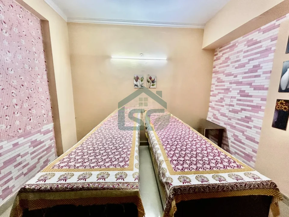 Arshi Girls PG and Room in Sector 137, Noida — property photo 2