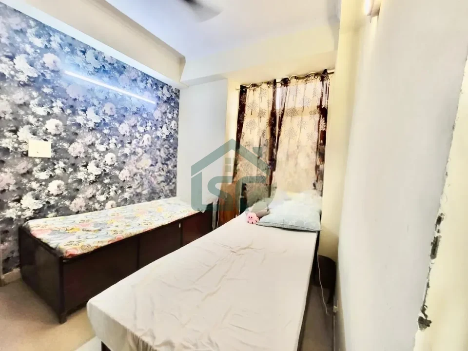 Arshi Girls PG and Room in Sector 137, Noida — property photo 1