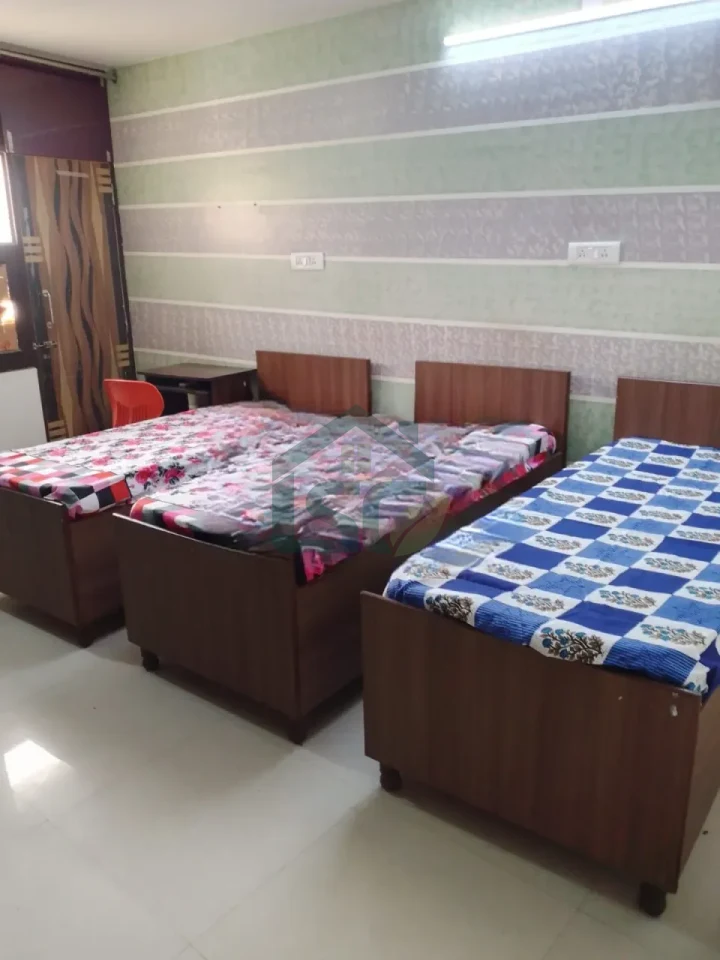 SKT Home -girls PG in Sector 62, Noida — property photo 3