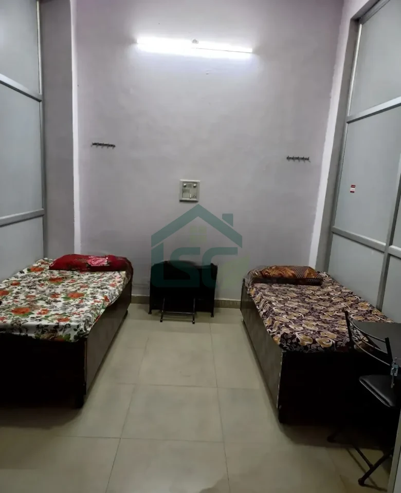 om Shanti PG in Azadpur, Delhi — property photo 1