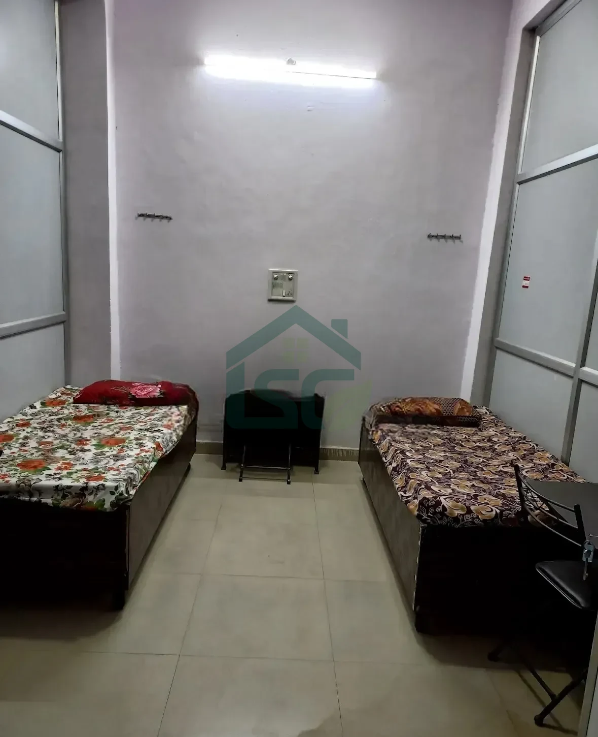 om Shanti PG in Azadpur, Delhi — property photo 1
