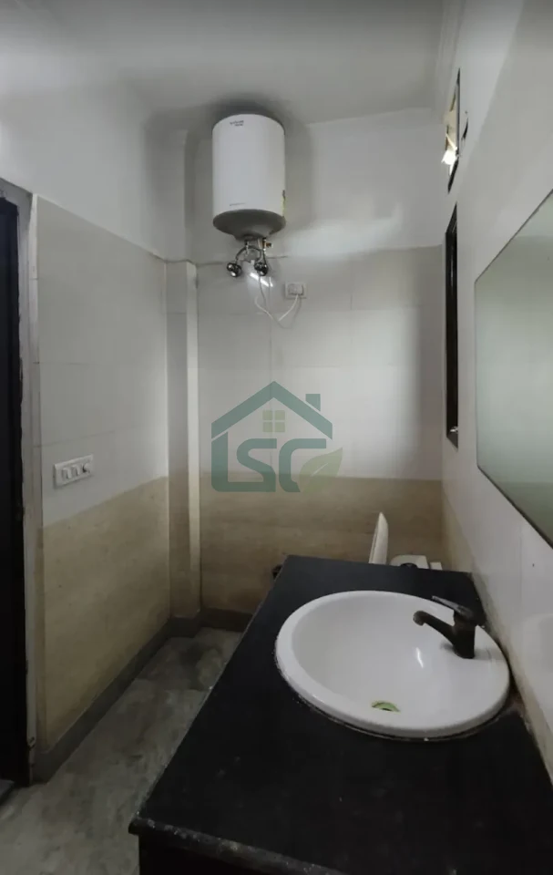 om Shanti PG in Azadpur, Delhi — property photo 5