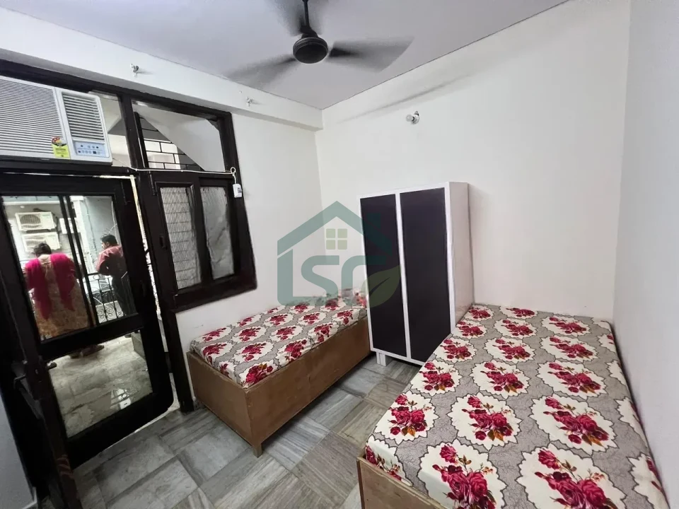 Shree Radhey Girls PG in Rohini, Delhi — property photo 2