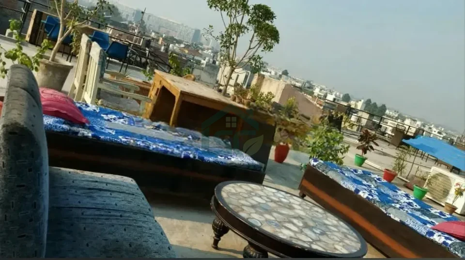 PG Lives in Lajpat Nagar, Delhi — property photo 1