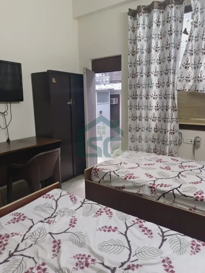 Luxury girls PG in Sector 14, Gurugram — property photo 1