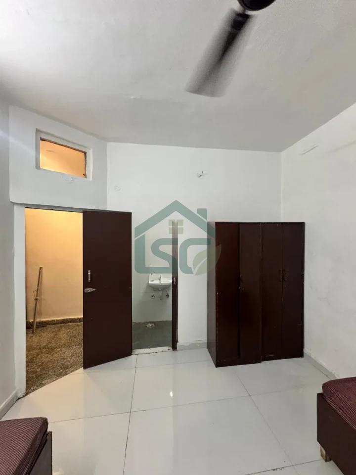 Photo 3 of Royal Residence Girls PG, Malka Ganj, Delhi