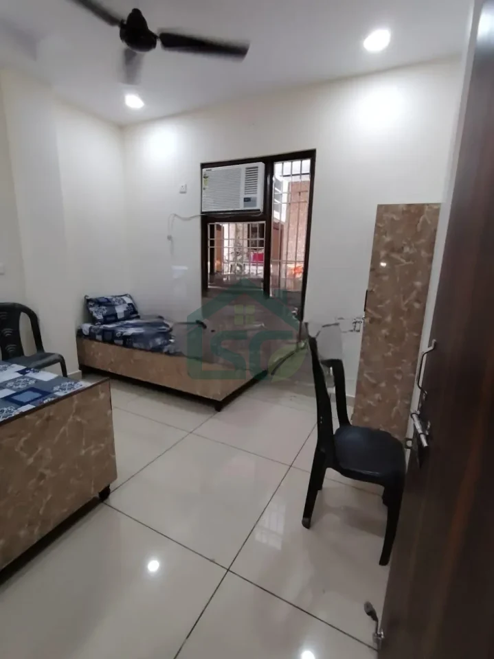 Ideal girls PG in Shakarpur, Delhi — property photo 4