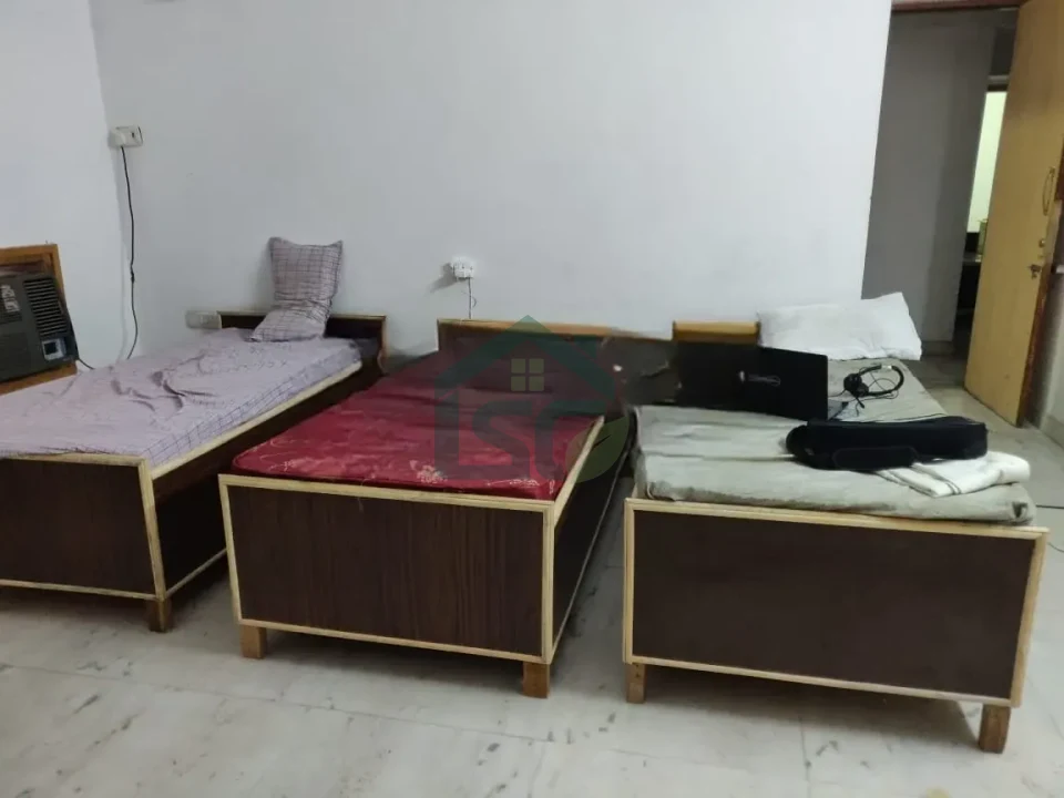 Living Point Girls and Boys PG Hostel in Sector 61, Noida — property photo 5