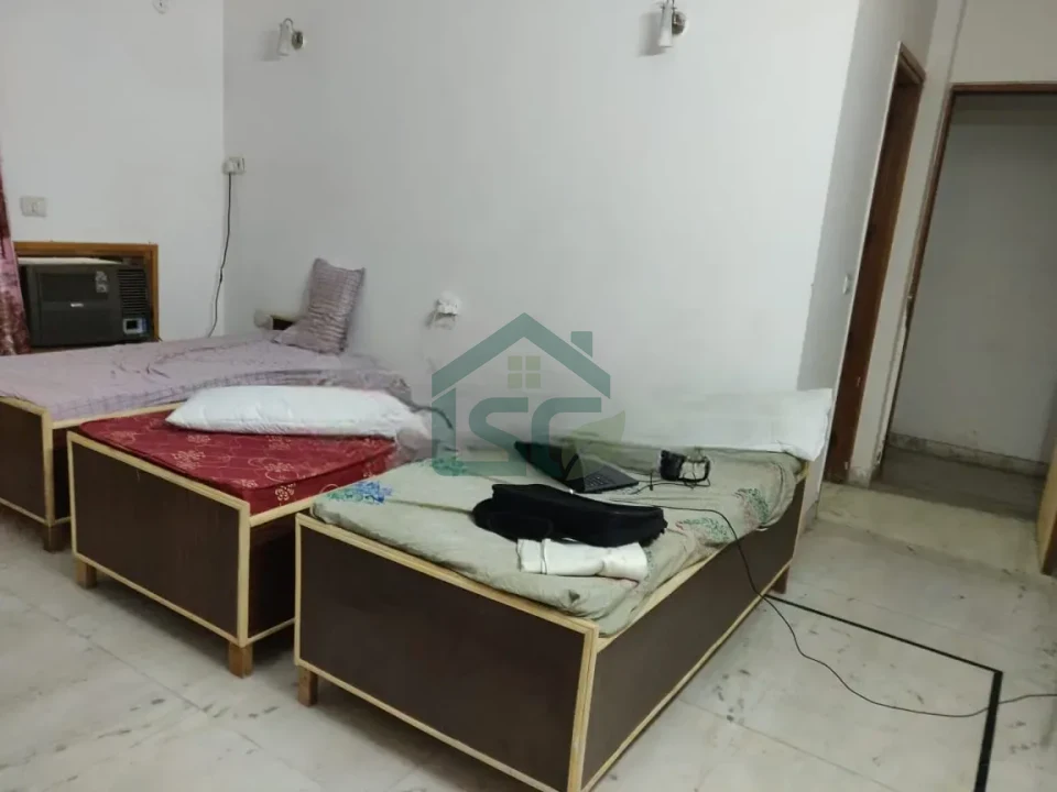 Living Point Girls and Boys PG Hostel in Sector 61, Noida — property photo 3