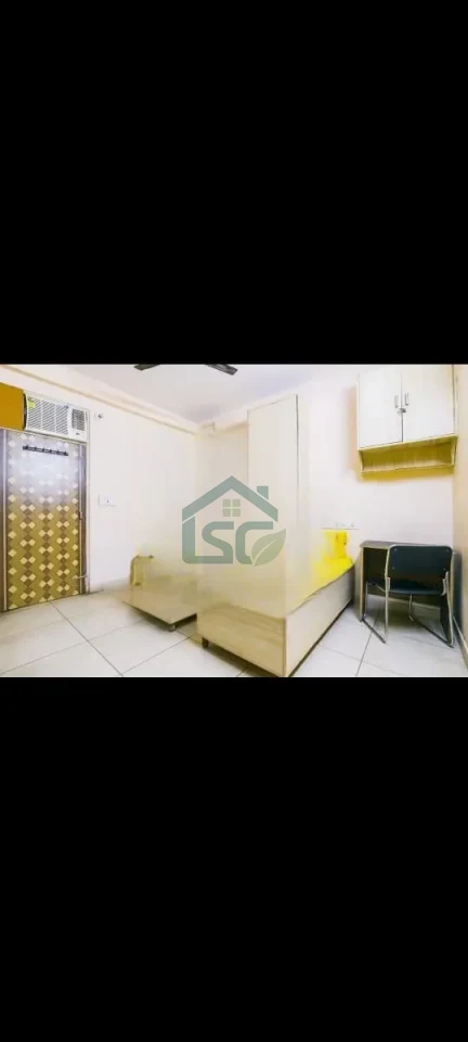 Radha Rani girls PG in Shakarpur, Delhi — property photo 1