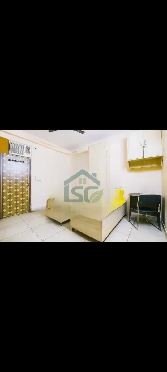 Radha Rani girls PG in Shakarpur, Delhi — property photo 1