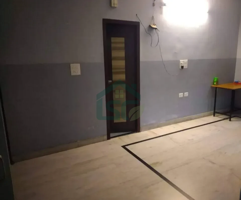 AM Girls PG in Sector 71, Noida — property photo 1