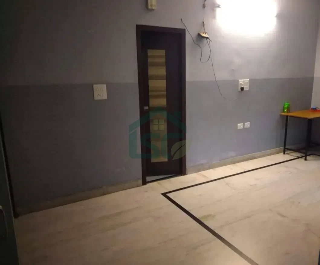 AM Girls PG in Sector 71, Noida — property photo 1