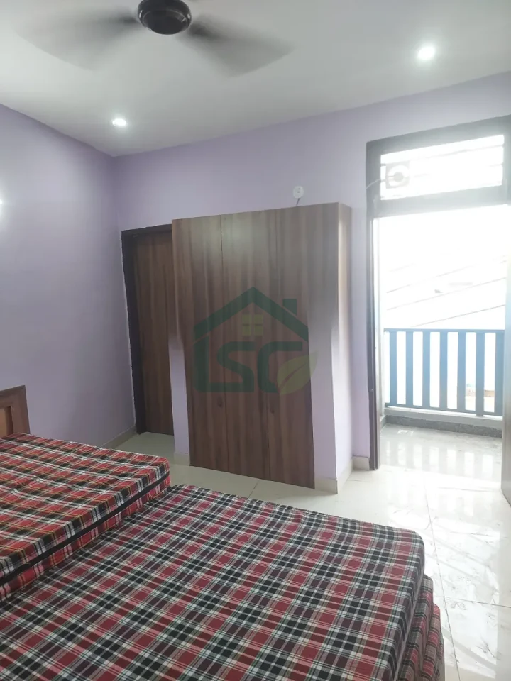 Sunny Room For Rent in Sector 68, Gurugram — property photo 4