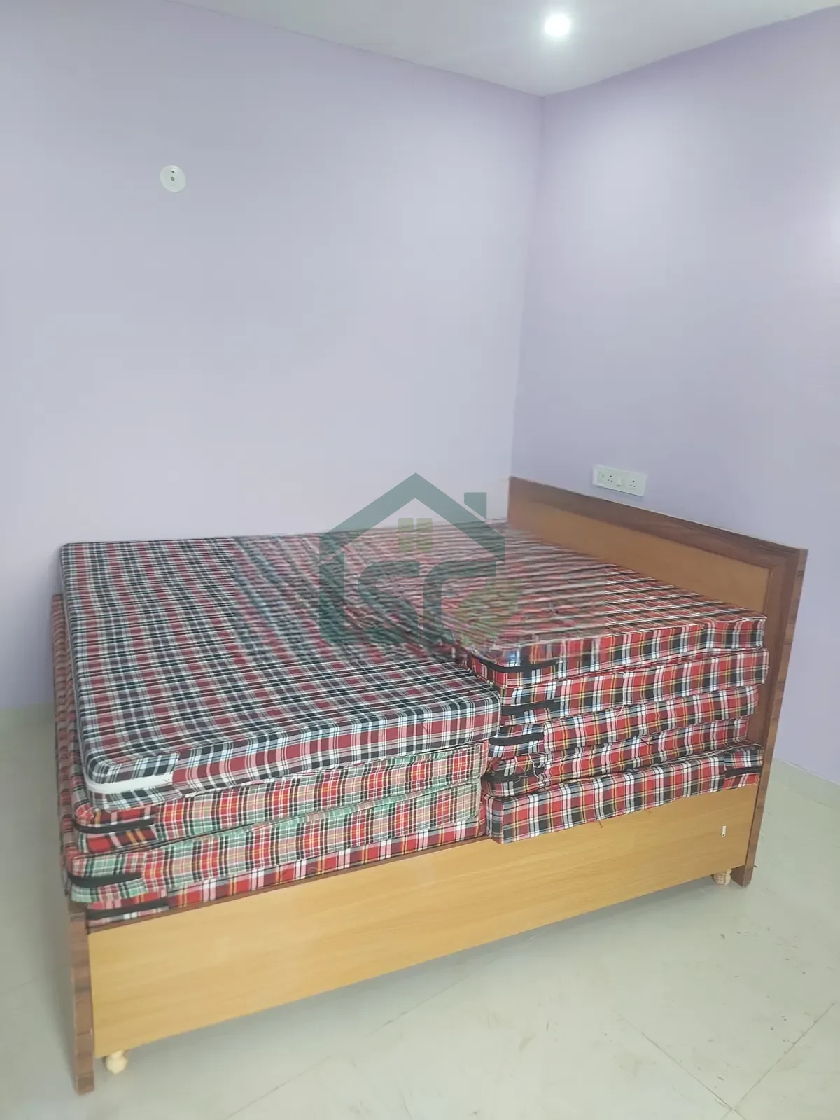 Sunny Room For Rent in Sector 68, Gurugram — property photo 1