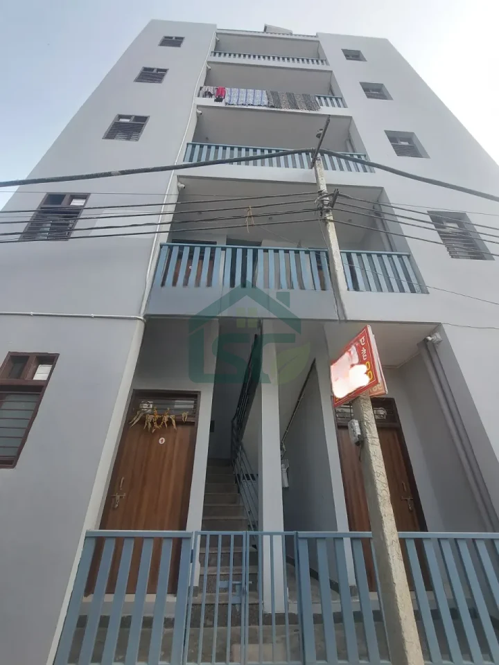 Sunny Room For Rent in Sector 68, Gurugram — property photo 2