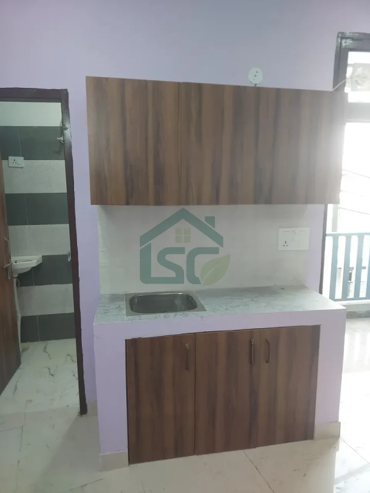 Sunny Room For Rent in Sector 68, Gurugram — property photo 5