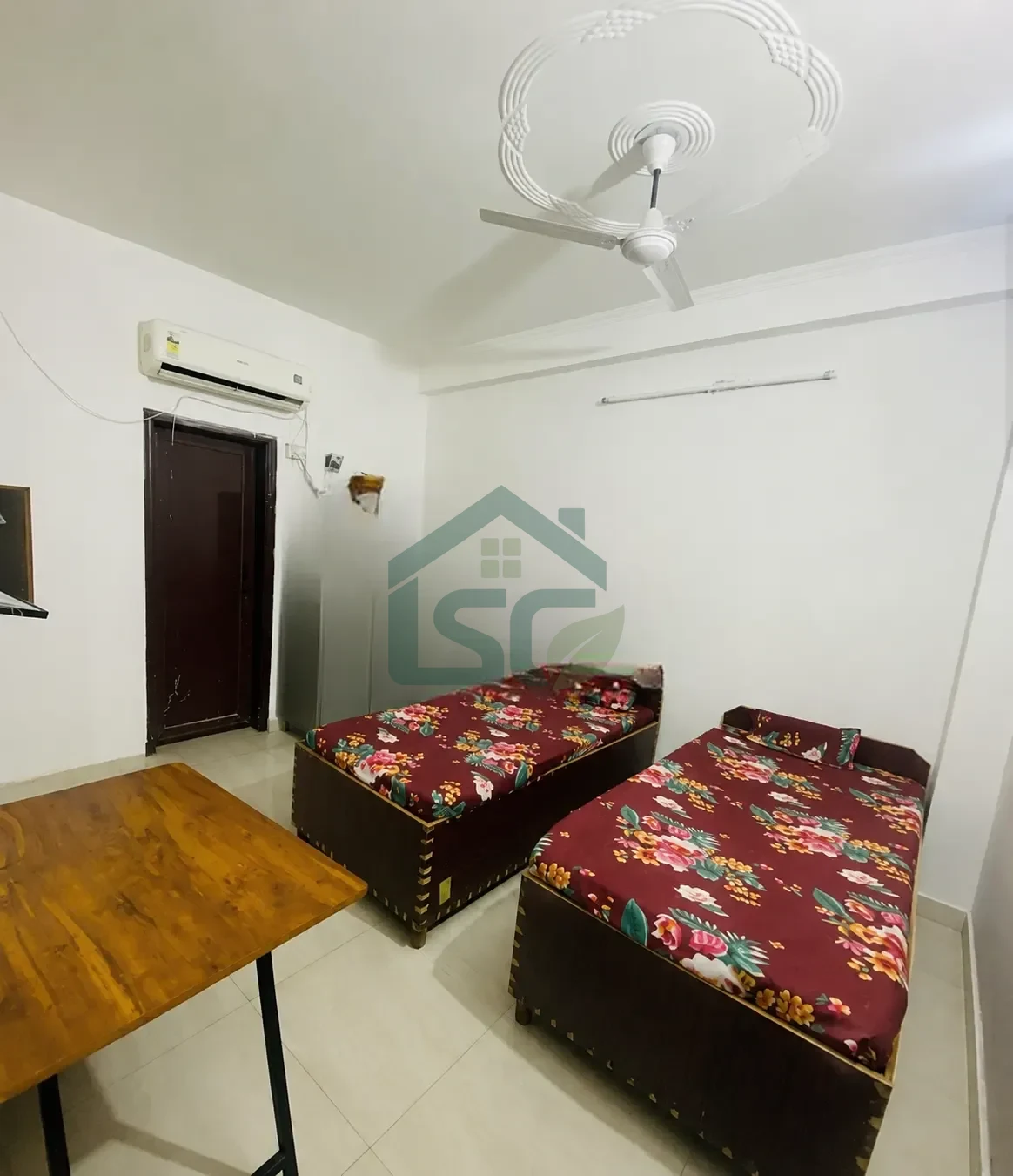 B.S. PG for girl in Sector 13, Gurugram — property photo 1
