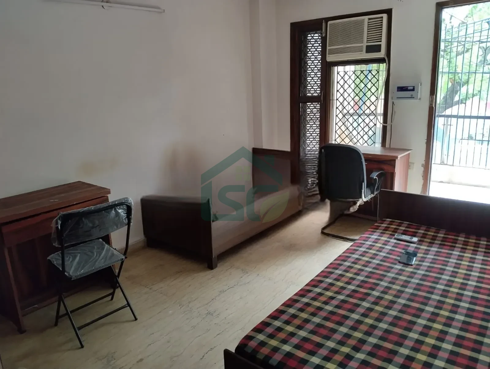 Living hub in Hudson Lane, GTB Nagar, Delhi — property photo 1