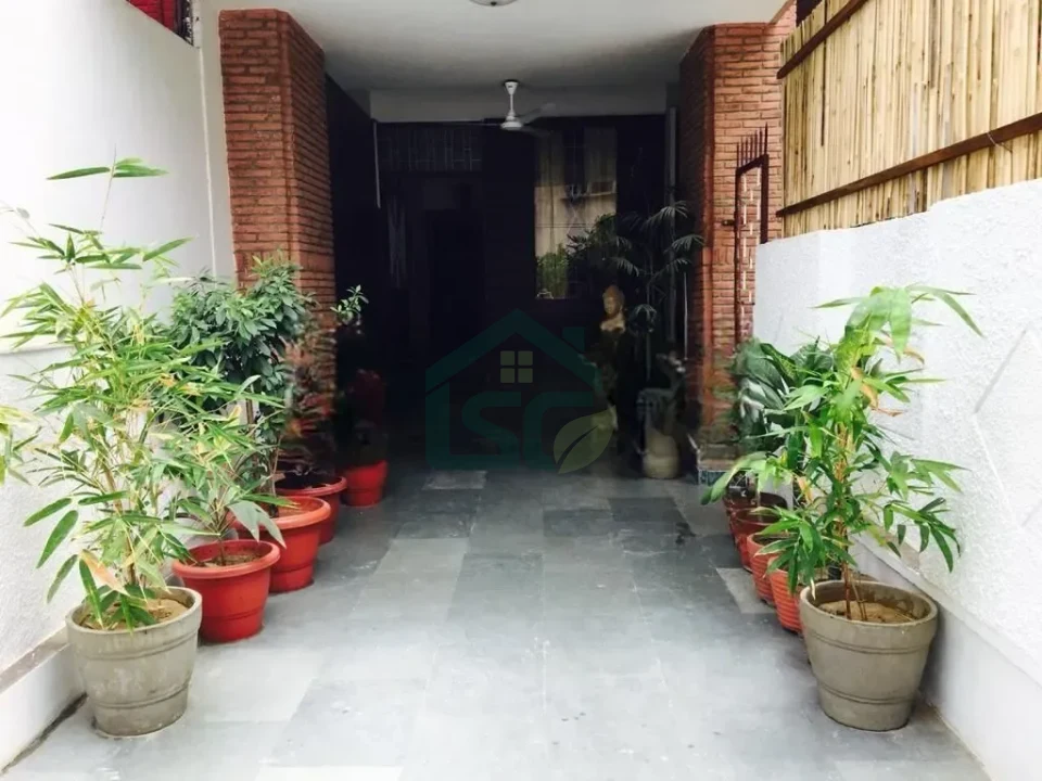 Mini Bedi Girls PG in N Block, Delhi — property photo 4